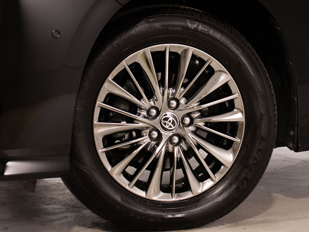 ★各種カスタム！★エアロ取付、社外アルミ
ホイール換装承っております！