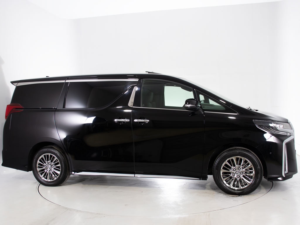 ★フロントビュー★グリル交換、エアロ取り
付け等、カスタムもお任せください！