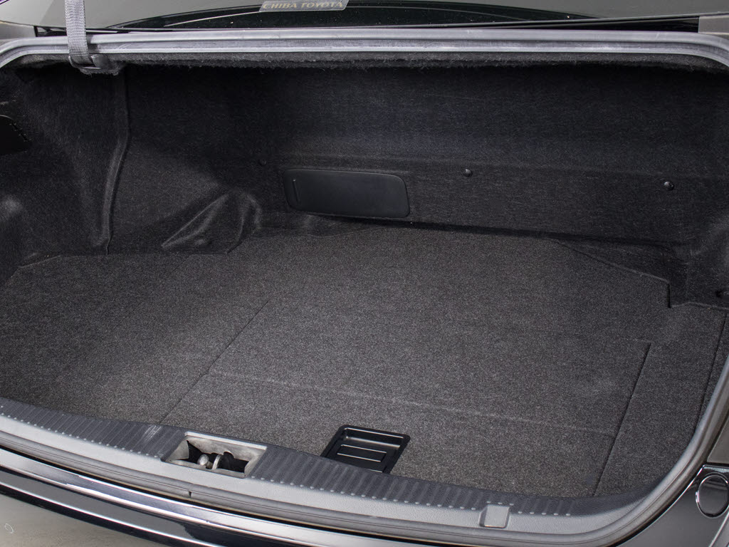 トランクが狭いと思っておりませんか？実際
は大容量トランクです！旅行等の長距離ドラ
イブも快適です！また、屋根付きスペースを
完備しておりますので、夜間でも、雨でも雪
の日だってゆっくりご覧頂けます。