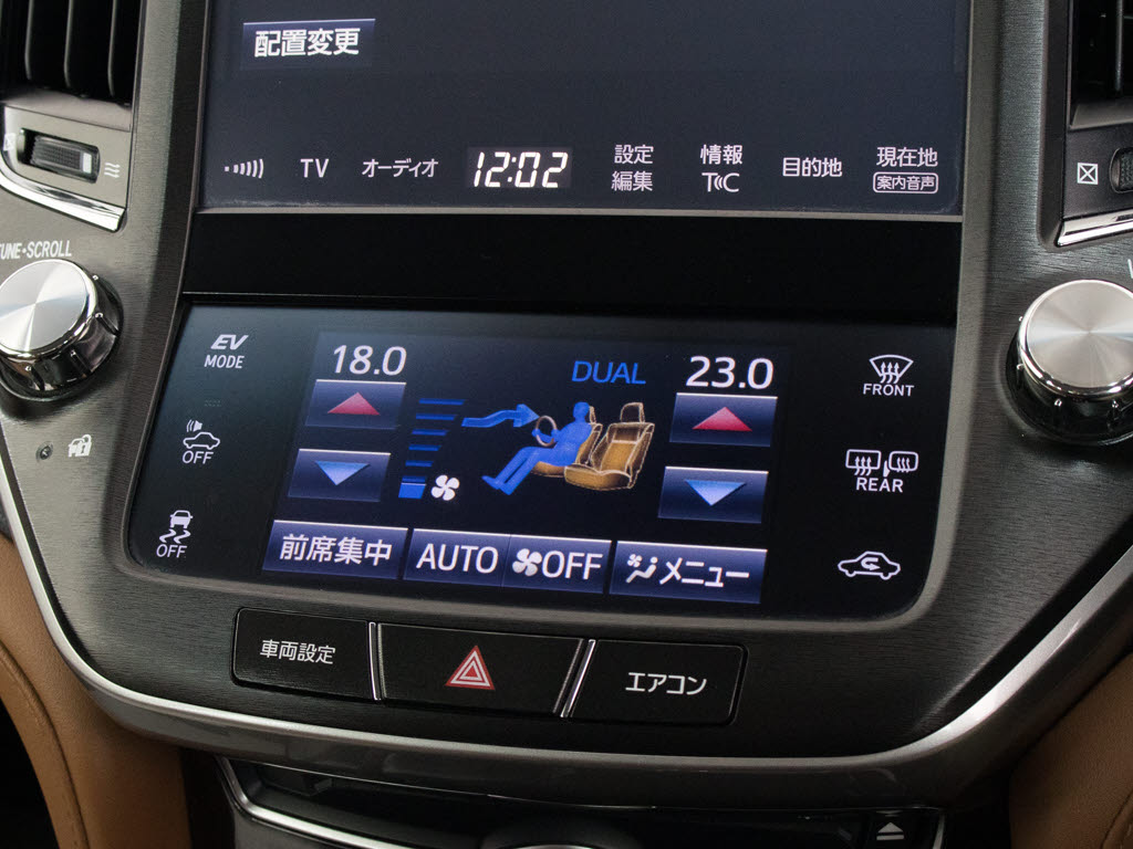 使いやすさや安全性を追求したステアリング
周り！高級車ゆえにスイッチ類が多いのも特
徴ですね！考え尽くされた配置ですぐに使い
こなす事が出来ますのでご安心下さい！是非
、体感してみて下さい！！