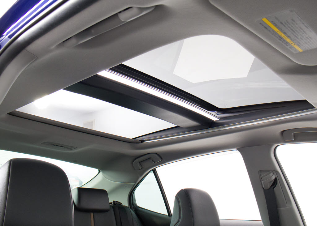 人気装備のパノラマルーフが付いています！
上下チルトに前後スライド機能が付いていま
すので、様々なドライブシーンで活躍してく
れます！！開放感ある車内空間は気持ちがい
いですよ！是非体感してみて下さい！