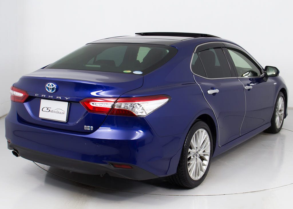 個性的なリアビューで御座います。精悍な佇
まいは高級車ならではです。