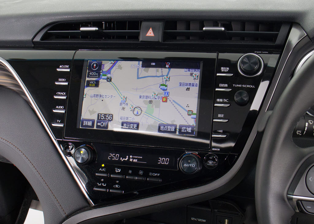 ★メーカーオプションの大画面ＳＤナビが装
備されています！地図情報の更新も出来ます
ので安心してお使い頂けます！