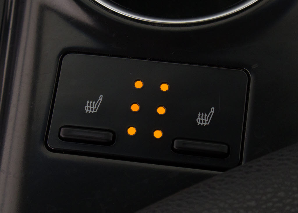 シートヒーターを装備しています！高級車な
らではの装備です！シートが暖まりますので
、寒い冬場も快適にご乗車頂けます！腰にも
優しい！お子様や女性にも嬉しい装備ですね
！！