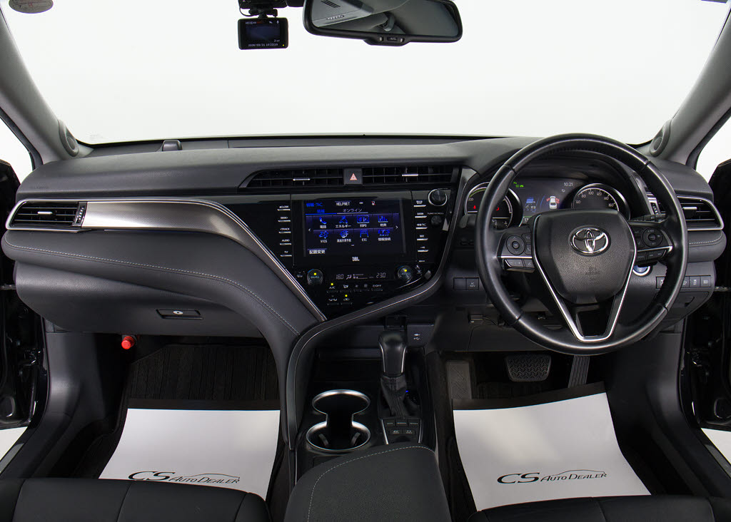 禁煙車です！室内は嫌なニオイも無く、すご
く綺麗な状態です！禁煙車・・特にセダンタ
イプのお車では少ないですよね！！タバコの
ニオイが苦手なお客様必見です！快適にご乗
車頂けます！！