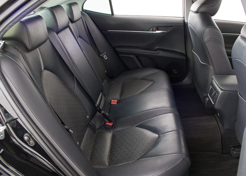 赤革、茶革、黒革、白革、黒×赤コンビ革・
・・お好みの色で新品本革シートを作成でき
ます！オリジナル本革でカーライフを満喫は
いかがでしょうか？ご興味ある方は、デザイ
ン等含め当社までお問い合わせください！