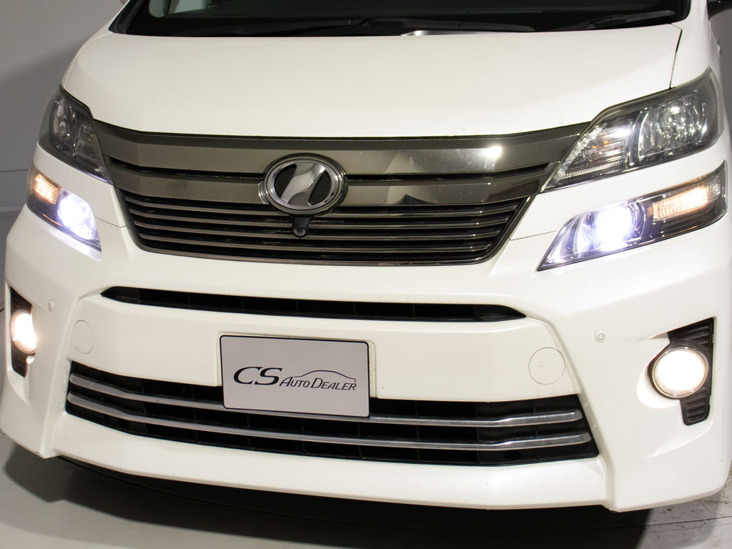 ★HIDヘッドライト★明るさ、視認性抜群！
LEDへの換装もお任せください！