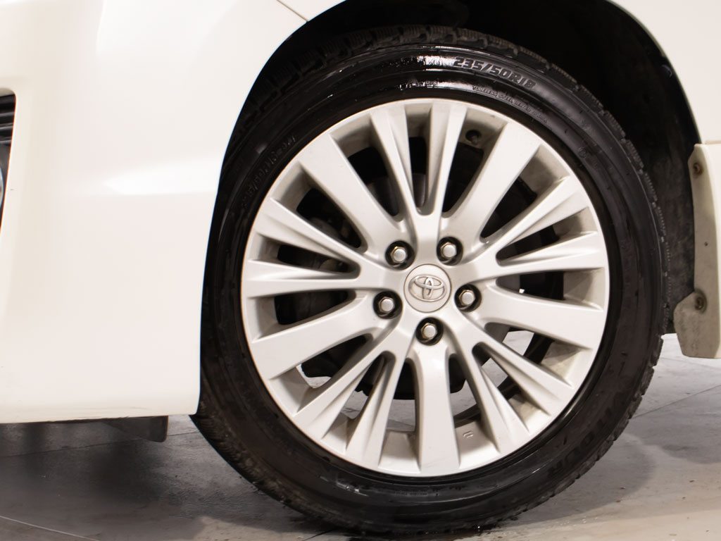 ★タイヤ交換★お好みのﾒｰｶ-やデザインのホ
イールへの換装も承っております！