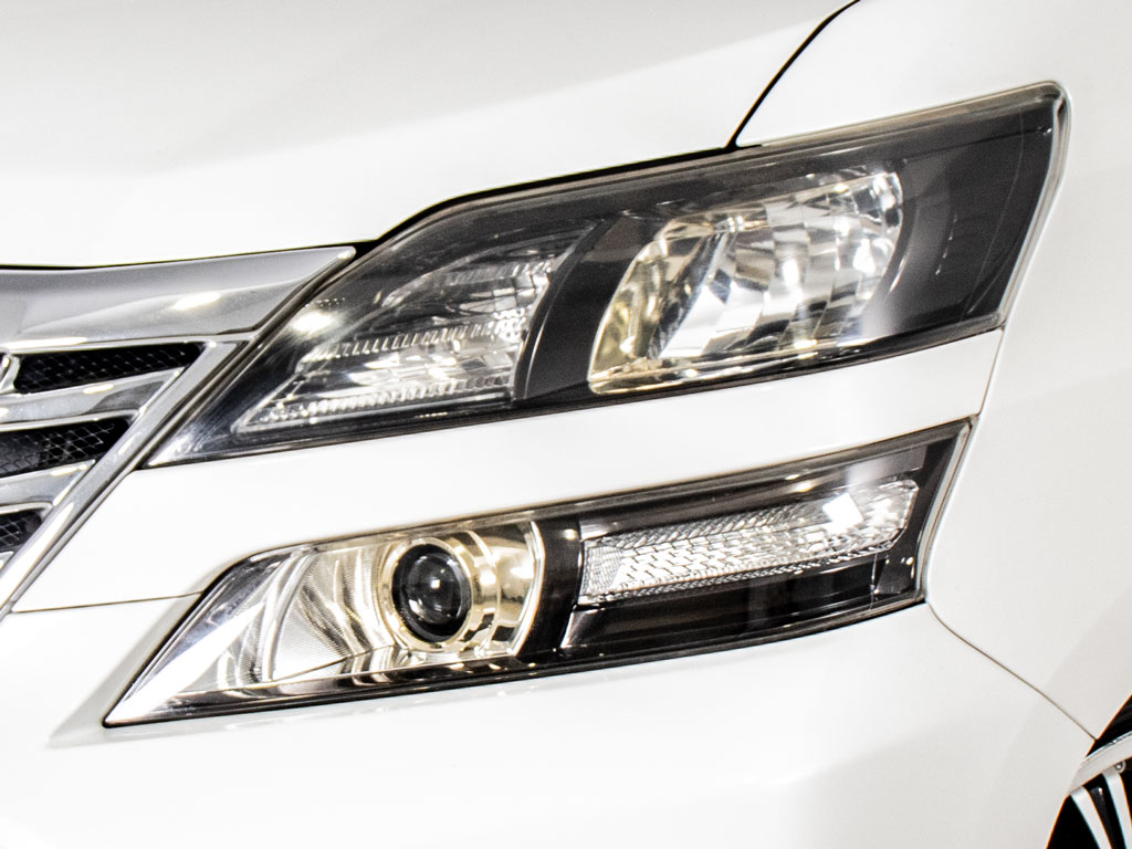 ★HIDヘッドライト★明るさ、視認性抜群！L
EDへの換装もお任せください！