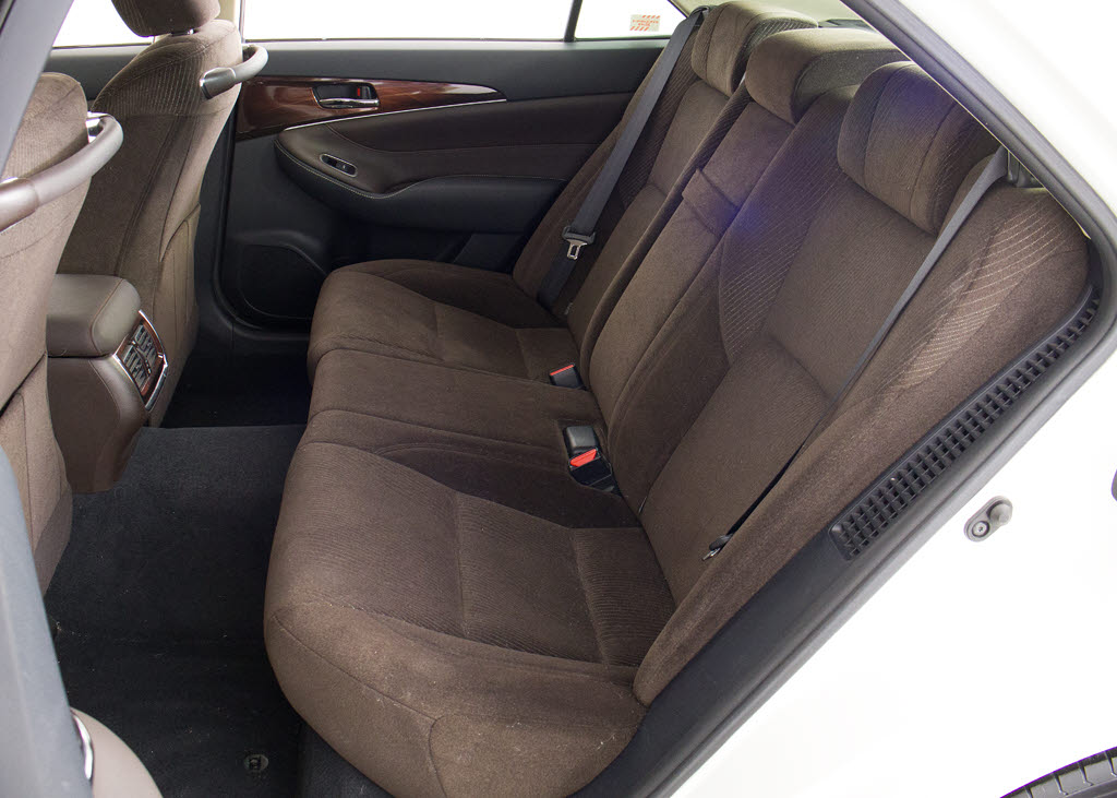 座り心地の良いモケットシートです！モケッ
トｏｒ本革・・どちらがお好みですか？当社
では、本革シートへの張替えも出来ます！お
好きな色で施工出来ます！格安にて承ります
！お気軽にどうぞ！