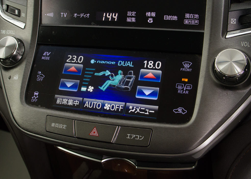 使いやすさや安全性を追求したステアリング
周り！高級車ゆえにスイッチ類が多いのも特
徴ですね！考え尽くされた配置ですぐに使い
こなす事が出来ますのでご安心下さい！是非
、体感してみて下さい！！