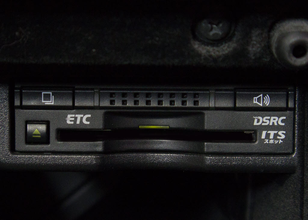 ★ＥＴＣ（ＤＳＲＣ）が装備されています！
！社外品とは違い収まりの良いデザインが人
気！高速道路を利用する際は必需品ですよね
！！ストレス無く料金所を通過出来ます！！
