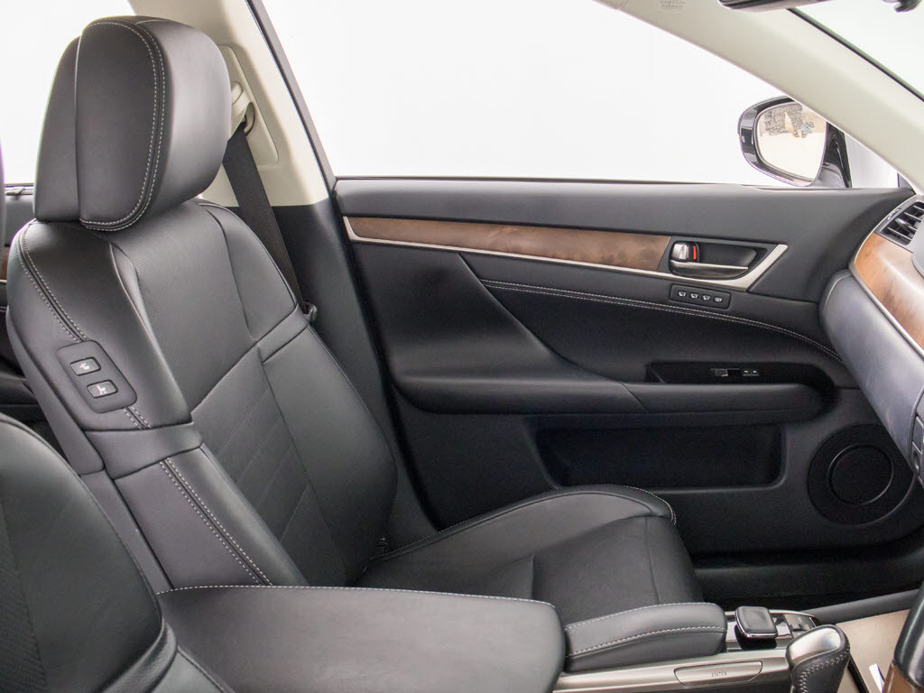 当社では、一般のクリーニングでは満足せず
、オゾンを利用した、根本的な脱臭・消臭・
除菌クリーニングも承っております！