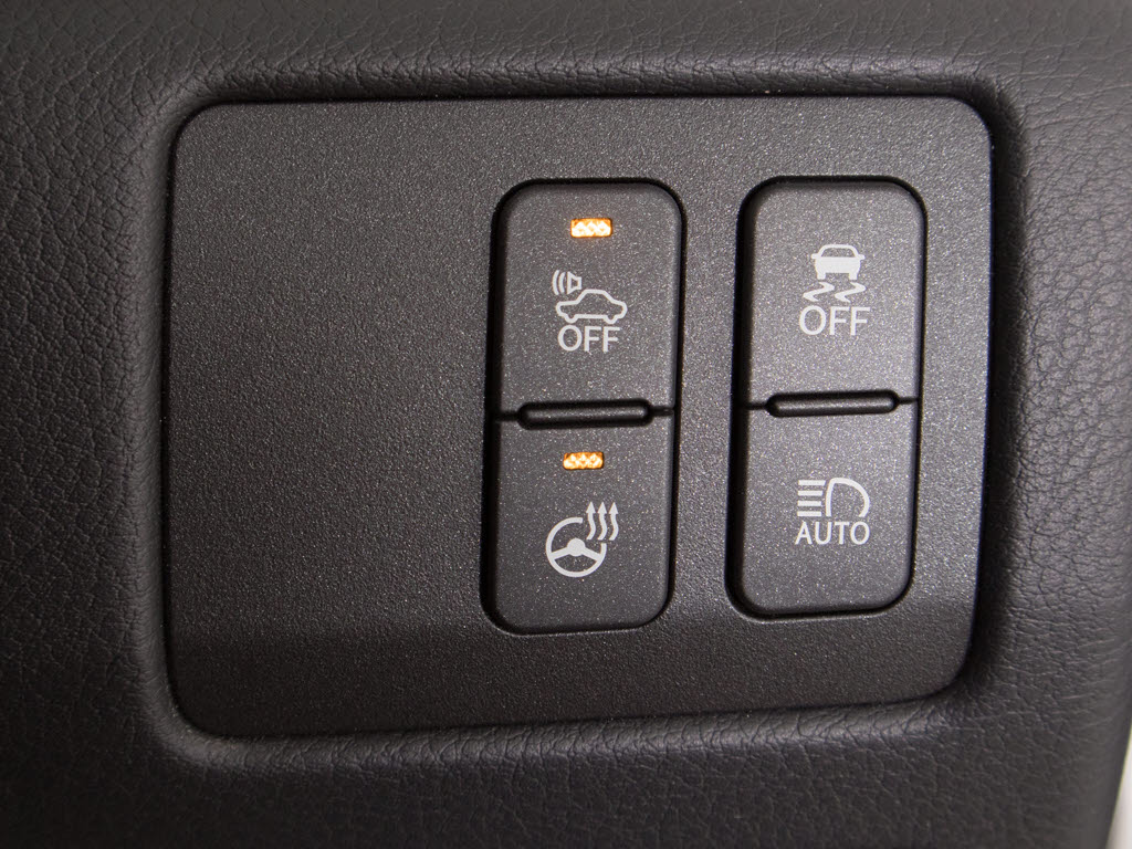 ★使いやすさや安全性を追求したステアリン
グ周り！高級車ゆえにスイッチ類が多いのも
特徴ですね！考え尽くされた配置ですぐに使
いこなす事が出来ますのでご安心下さい！是
非、体感してみて下さい！！