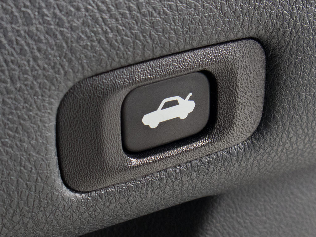 ボタン一つでトランクオープンが可能！車内
から操作できる為、非常に便利な装備の一つ
となります！