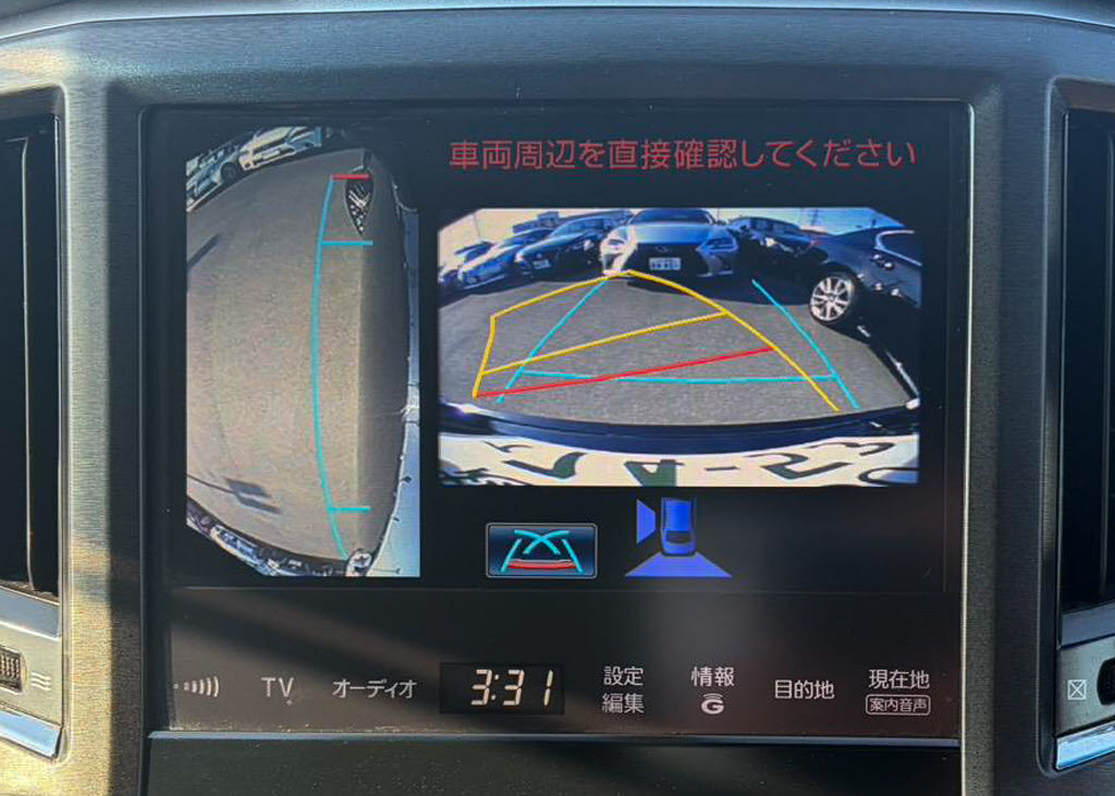 パノラミックビューモニターを装備！上から
車両を見下ろしたような映像をナビ画面に表
示できます。車両前後左右に搭載した４つの
カメラ映像を継ぎ目なく合成！目視では見え
ない部分もリアルタイムで見れます。