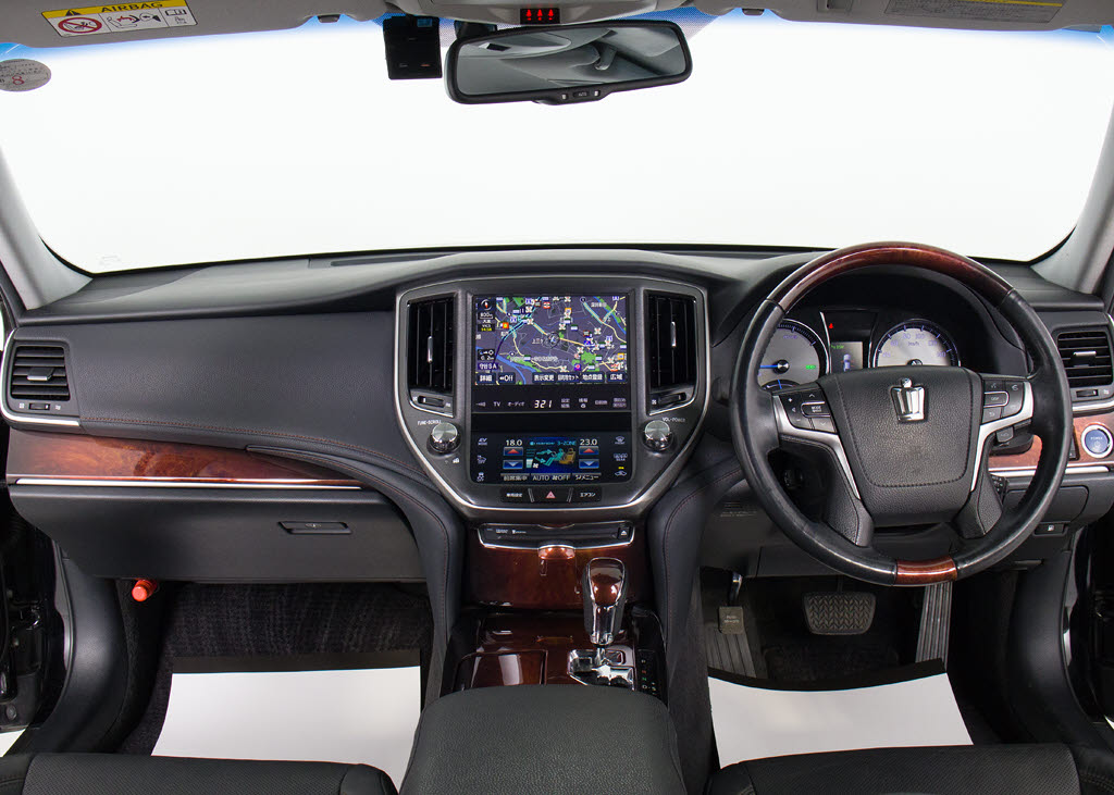 禁煙車です！室内は嫌なニオイも無く、すご
く綺麗な状態です！禁煙車・・特にセダンタ
イプのお車では少ないですよね！！タバコの
ニオイが苦手なお客様必見です！快適にご乗
車頂けます！！