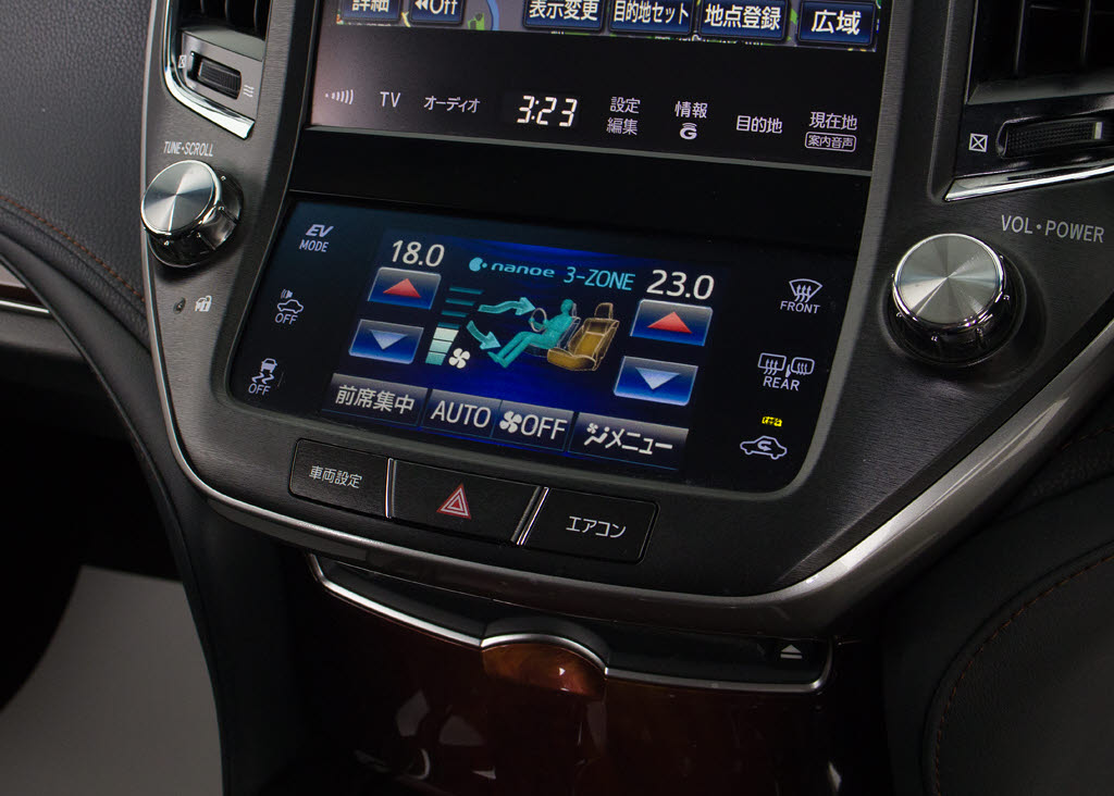 使いやすさや安全性を追求したステアリング
周り！高級車ゆえにスイッチ類が多いのも特
徴ですね！考え尽くされた配置ですぐに使い
こなす事が出来ますのでご安心下さい！是非
、体感してみて下さい！！