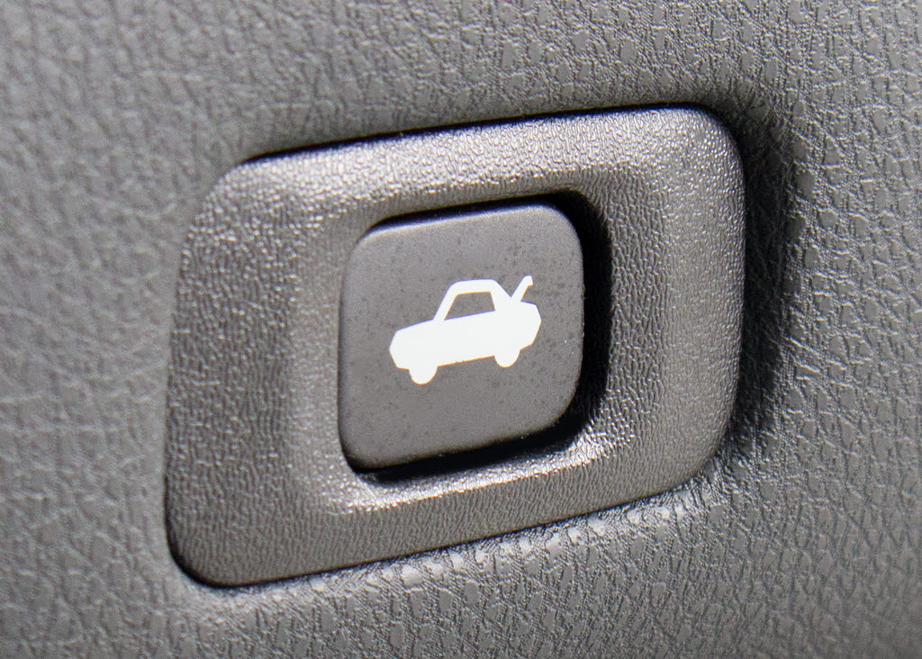 ボタン一つでトランクオープンが可能！車内
から操作できる為、非常に便利な装備の一つ
となります！