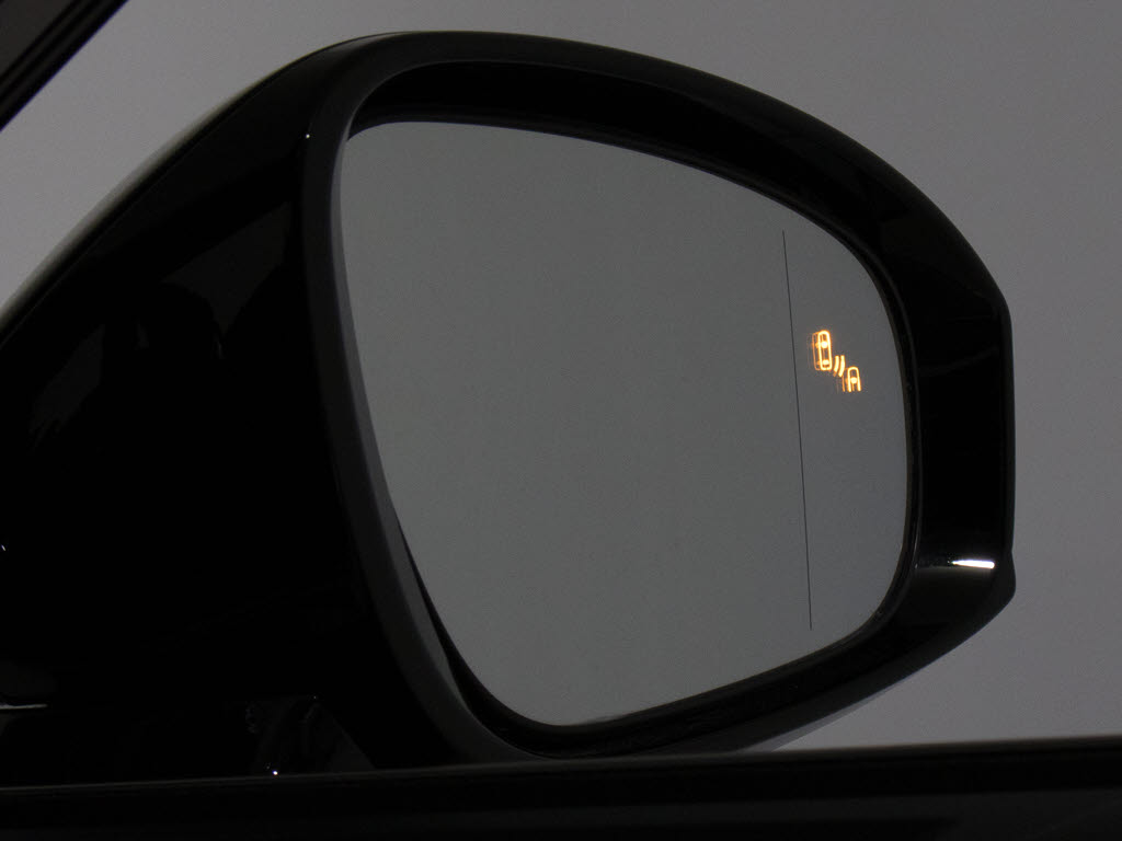 ＢＳＭ（ブラインドスポットモニタ）！隣の
車線を走る車両をレーダーで検知し、ドアミ
ラーでは確認しにくい後側方エリアに存在す
る車両に加えて、急接近してくる車両も検知
します。