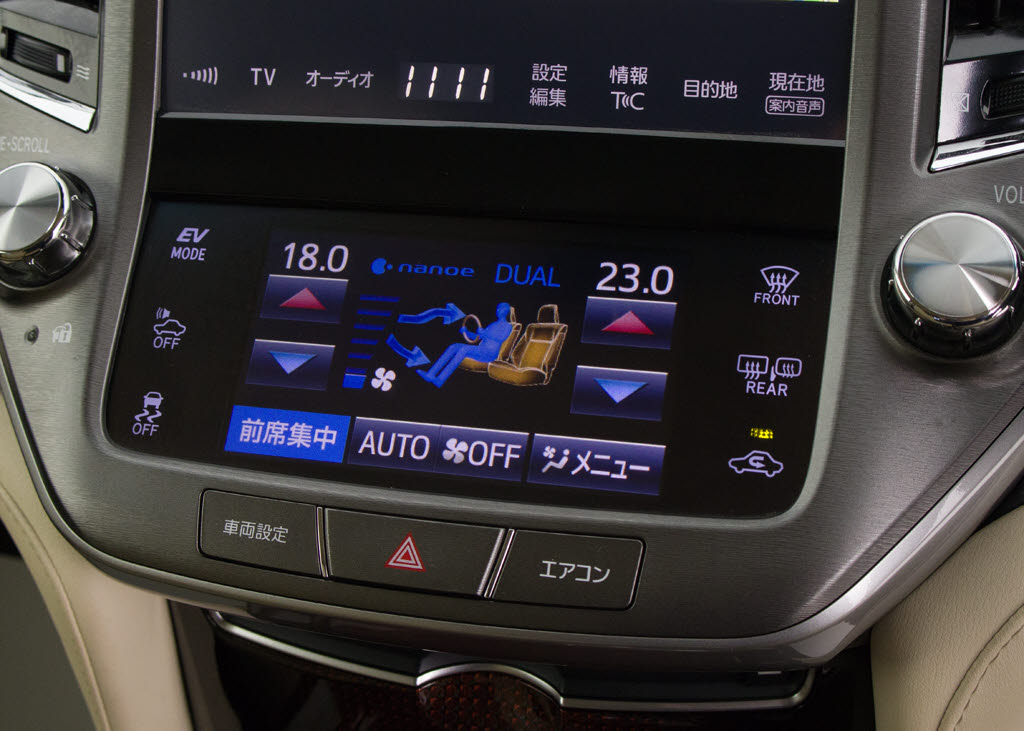 使いやすさや安全性を追求したステアリング
周り！高級車ゆえにスイッチ類が多いのも特
徴ですね！考え尽くされた配置ですぐに使い
こなす事が出来ますのでご安心下さい！是非
、体感してみて下さい！！