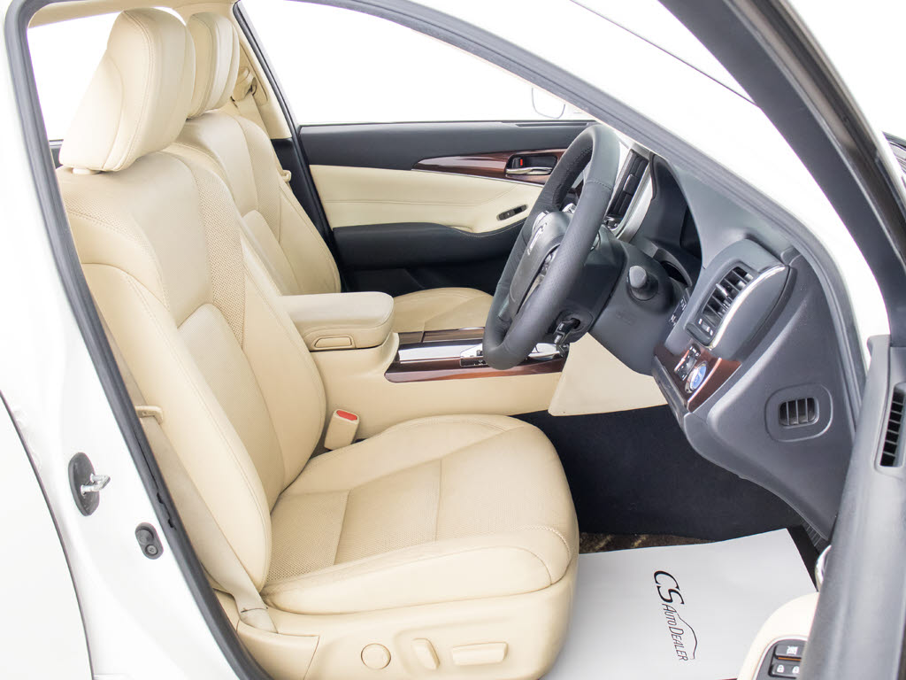 快適エアシート＆シートヒーターを装備して
います！高級車ならではの装備です！シート
が暖まる機能！シートから冷風が出る機能！
どちらも付いています！！寒い冬も、暑い夏
も快適にご乗車頂けます！！