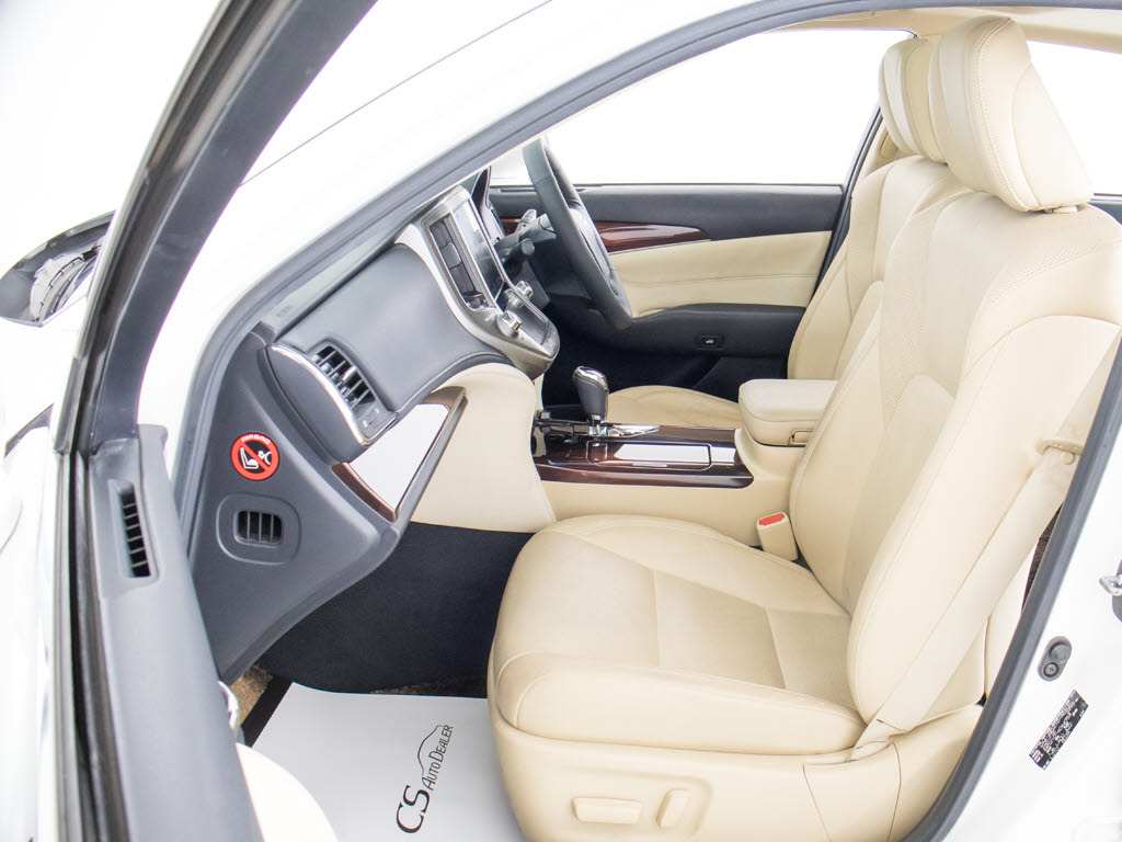 快適エアシート＆シートヒーターを装備して
います！高級車ならではの装備です！シート
が暖まる機能！シートから冷風が出る機能！
どちらも付いています！！寒い冬も、暑い夏
も快適にご乗車頂けます！！