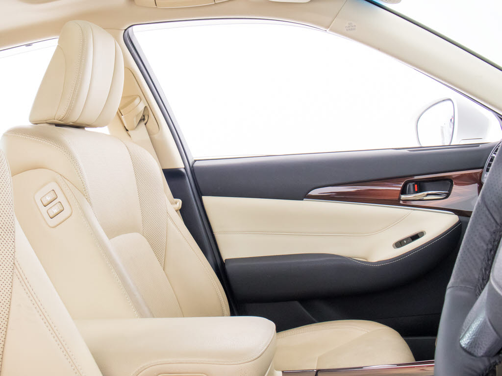 当社では、オゾンＯ３を利用した、根本的な
脱臭・消臭・除菌クリーニングを承っており
ます！こだわりのクリーニングで綺麗なお車
をご提供可能です！