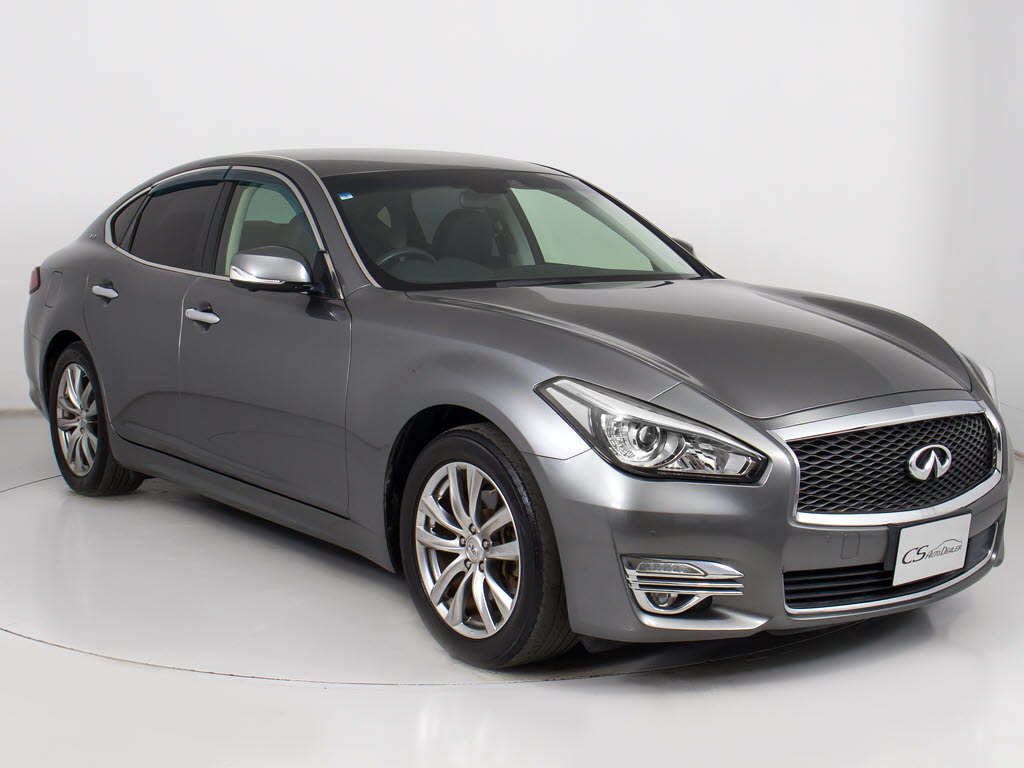 ガラス系ボディコーティングご施工可能です
！下地作りからこだわり塗装面の艶や輝きを
取り戻し肉厚被膜で塗装面を守ります！