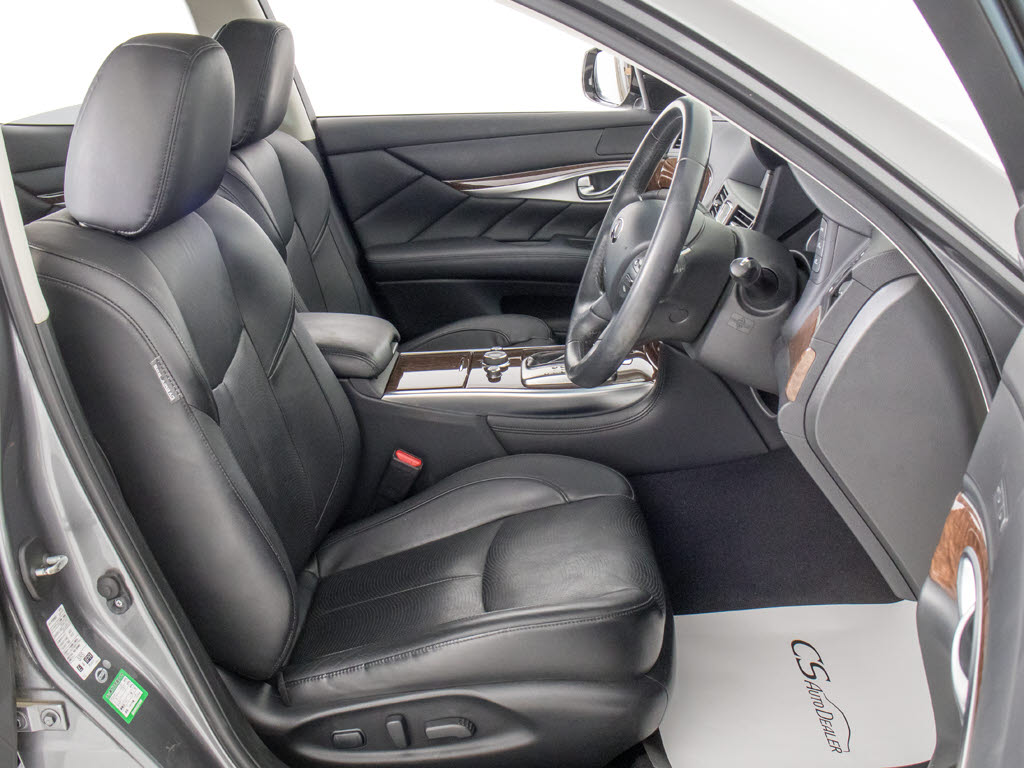 ★快適エアシート＆シートヒーターを装備し
ています！高級車ならではの装備です！シー
トが暖まる機能！シートから冷風が出る機能
！どちらも付いています！！寒い冬も、暑い
夏も快適にご乗車頂けますよ！！