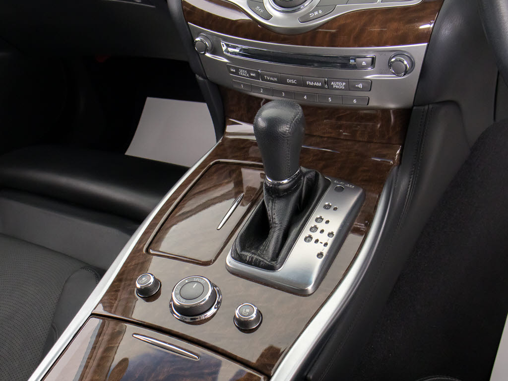 シフト周りです。木目パネルも相まって高級
感を感じさせます！