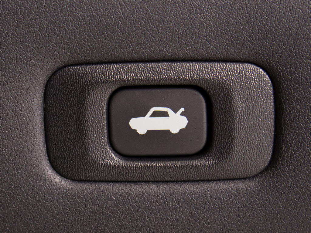 ボタン一つでトランクオープンが可能！車内
から操作できる為、非常に便利な装備の一つ
となります！