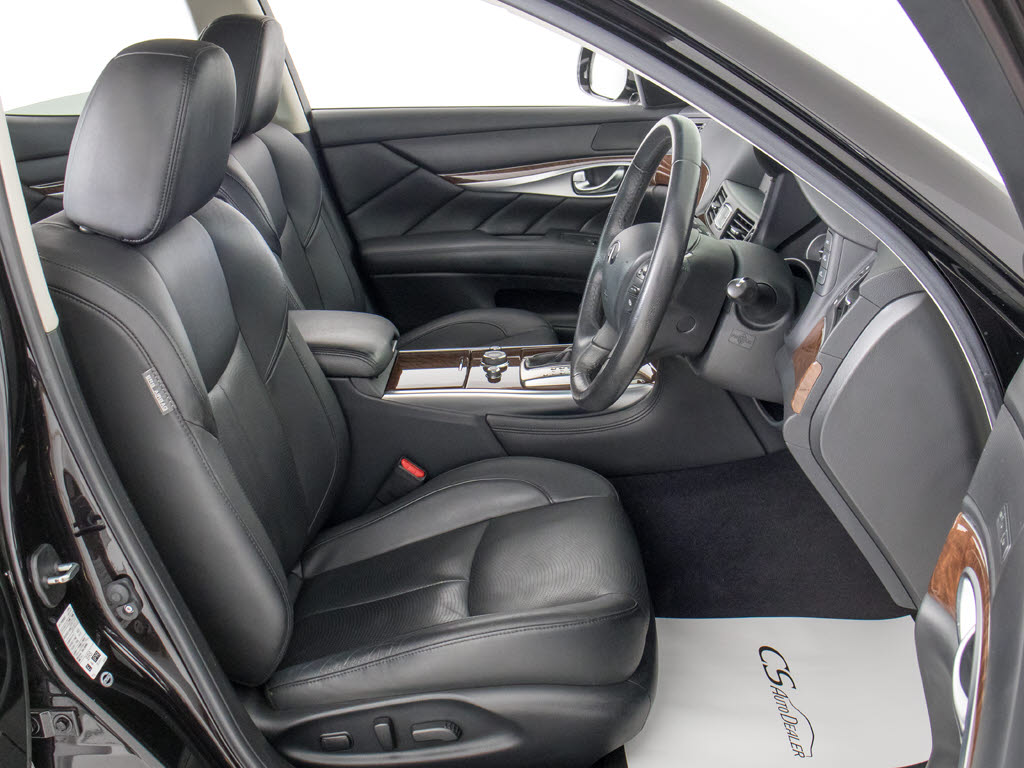 ★快適エアシート＆シートヒーターを装備し
ています！高級車ならではの装備です！シー
トが暖まる機能！シートから冷風が出る機能
！どちらも付いています！！寒い冬も、暑い
夏も快適にご乗車頂けますよ！！