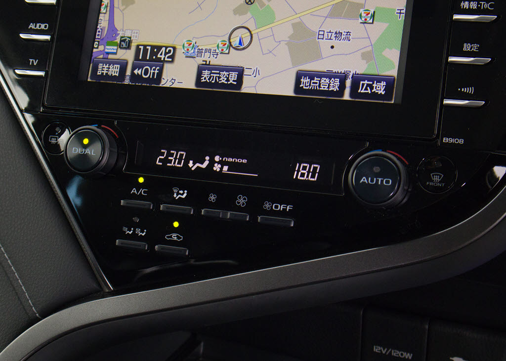 ★使いやすさや安全性を追求したステアリン
グ周り！高級車ゆえにスイッチ類が多いのも
特徴ですね！考え尽くされた配置ですぐに使
いこなす事が出来ますのでご安心下さい！是
非、体感してみて下さい！！