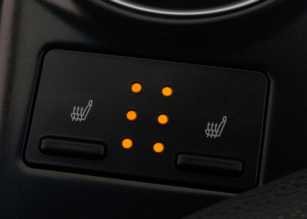 シートヒーターを装備しています！高級車な
らではの装備です！シートが暖まりますので
、寒い冬場も快適にご乗車頂けます！腰にも
優しい！お子様や女性にも嬉しい装備ですね
！！