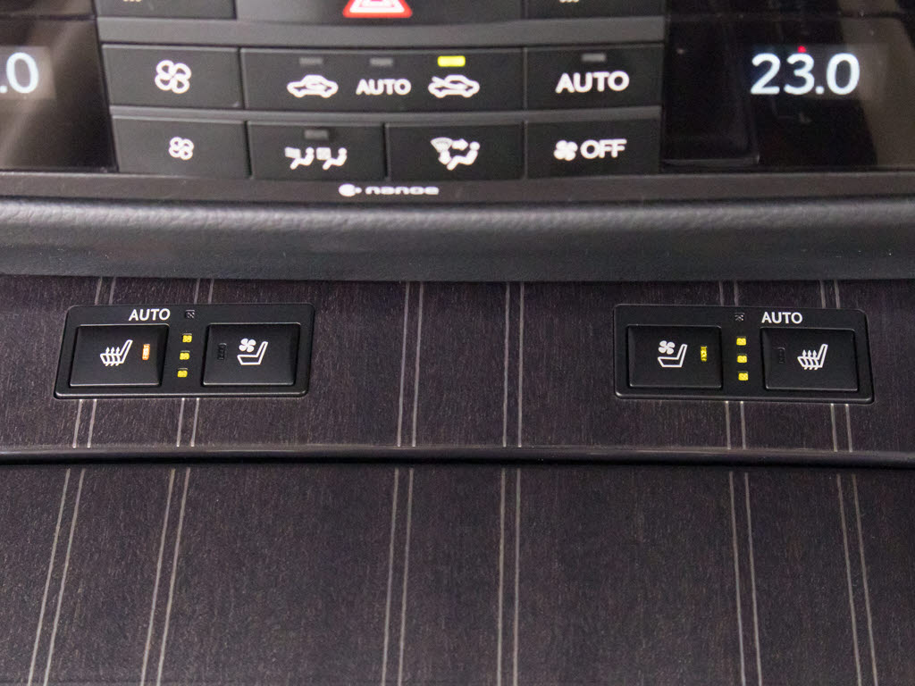 エアシート＆シートヒーターを完備しており
ますのでオールシーズン快適にご乗車頂けま
す。