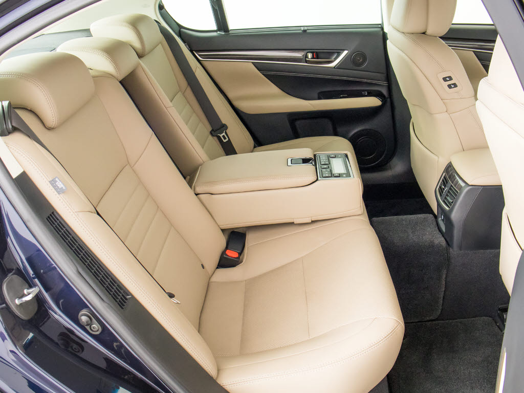 ベージュ本革シート！！お好みはいかがです
か？当社では、お好みの色で新品本革シート
を作成することもできます！！