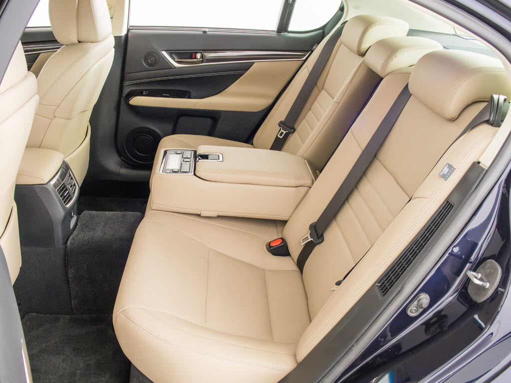 ベージュ本革シート！！お好みはいかがです
か？当社では、お好みの色で新品本革シート
を作成することもできます！！