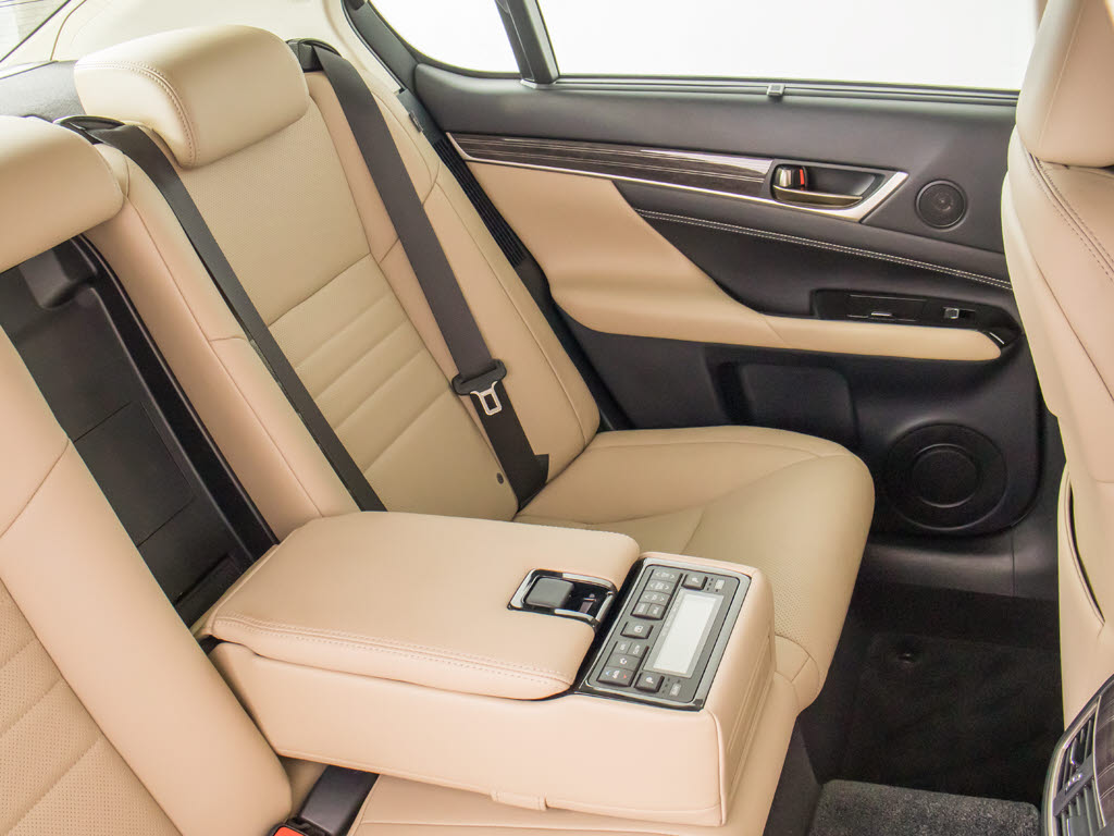 当社では、一般のクリーニングでは満足せず
、オゾンを利用した、根本的な脱臭・消臭・
除菌クリーニングも承っております！