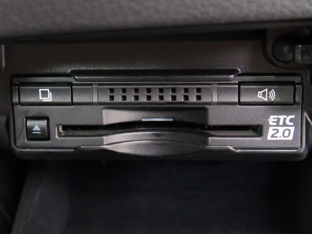 ★ＥＴＣ２．０が装備されています！！社外
品とは違い収まりの良いデザインが人気！高
速道路を利用する際は必需品ですよね！！ス
トレス無く料金所を通過出来ます！！