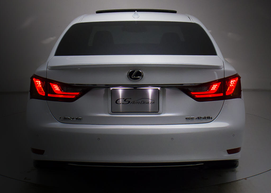 ★テールスモークやＬＥＤ加工、マフラー、
ルーフスポイラー、エアロパーツなど取り付
け承ります！