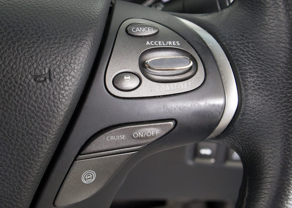 インテリジェントクルーズコントロール　　
ミリ波レーダーと単眼カメラで先行車を認識
し、車速に応じた車間距離を保ちながら追従
走行を支援します。