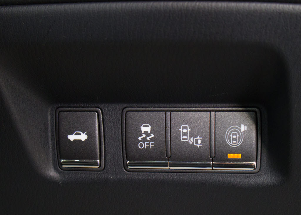 ★使いやすさや安全性を追求したステアリン
グ周り！高級車ゆえにスイッチ類が多いのも
特徴ですね！考え尽くされた配置ですぐに使
いこなす事が出来ますのでご安心下さい！是
非、体感してみて下さい！！