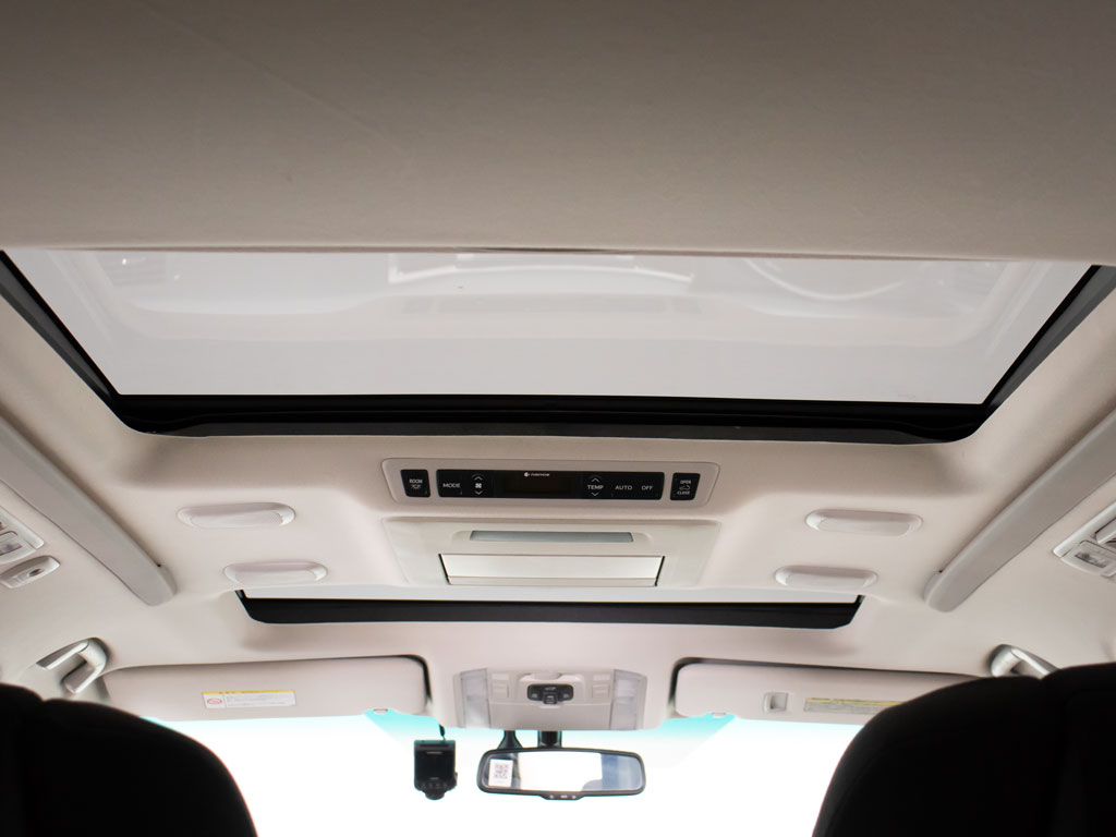 ★ツインサンルーフ★希少装備を装着！開放
的な空間をお楽しみください！