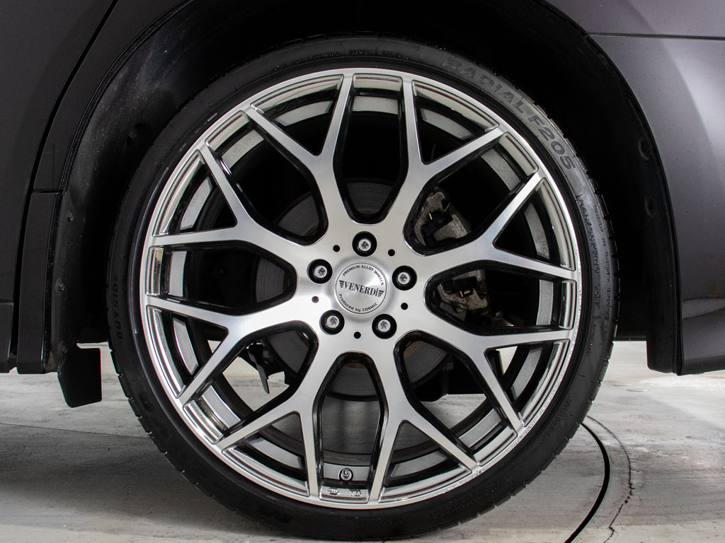 ★タイヤ交換★お好みのﾒｰｶ-やデザインのホ
イールへの換装も承っております！