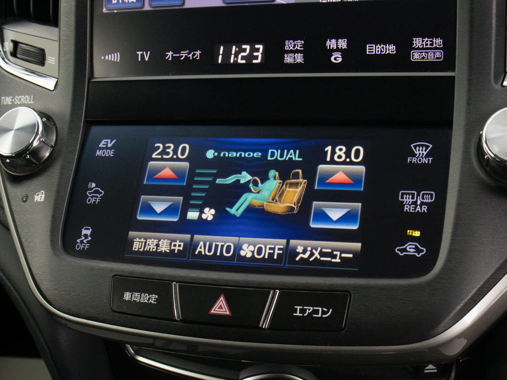 使いやすさや安全性を追求したステアリング
周り！高級車ゆえにスイッチ類が多いのも特
徴ですね！考え尽くされた配置ですぐに使い
こなす事が出来ますのでご安心下さい！是非
、体感してみて下さい！！