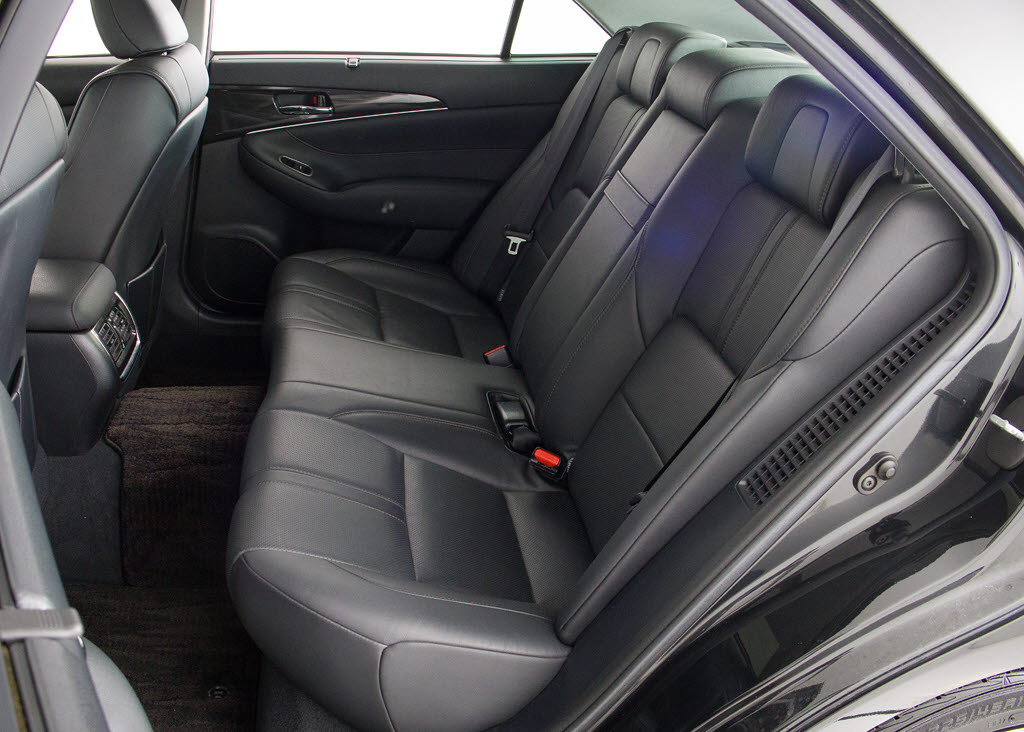 人気の本革シート付きです！！本革が装備さ
れるだけで高級感が増します！当社では、本
革シートのカラー変更や張替えも出来ます！
ワイン・茶・赤・青・オレンジ・黄色・コン
ビ色など何でもＯＫです！