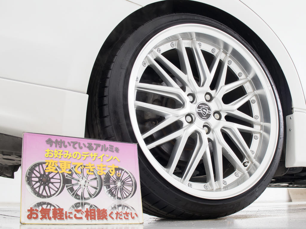 メーカー純正の大画面ＳＤナビが装備されて
います！操作も簡単！見やすい！純正だから
こその使いやすさ！