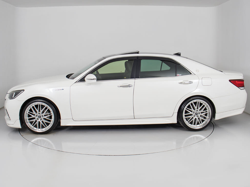 ２０インチアルミホイール装着済みです！ア
ルミホイールの変更も可能です！お客様のお
好みの１台を作成可能となります！※詳細は
スタッフまでお尋ねください。