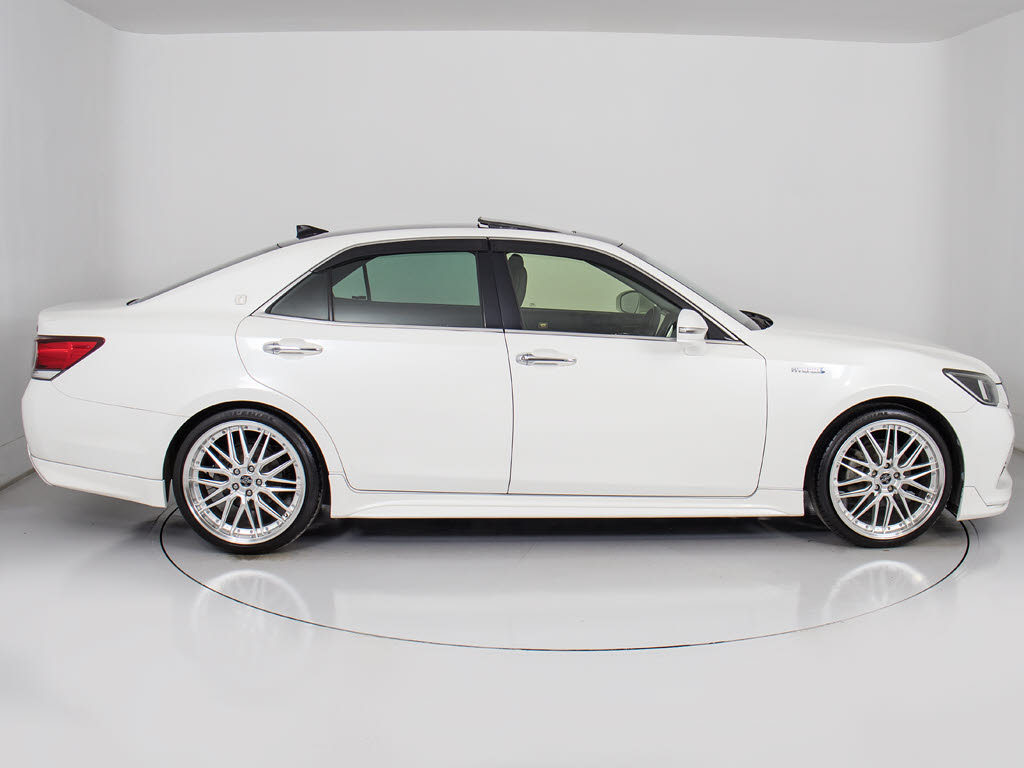 ２０インチアルミホイール装着済みです！ア
ルミホイールの変更も可能です！お客様のお
好みの１台を作成可能となります！※詳細は
スタッフまでお尋ねください。